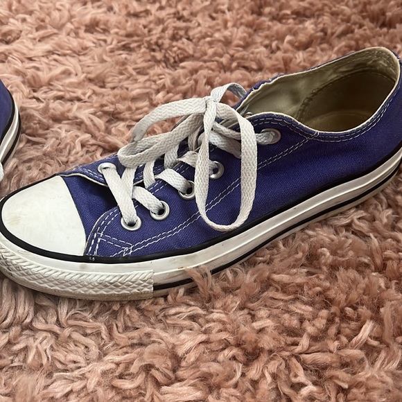 Converse woman’s size 7.5 - Picture 2 of 4